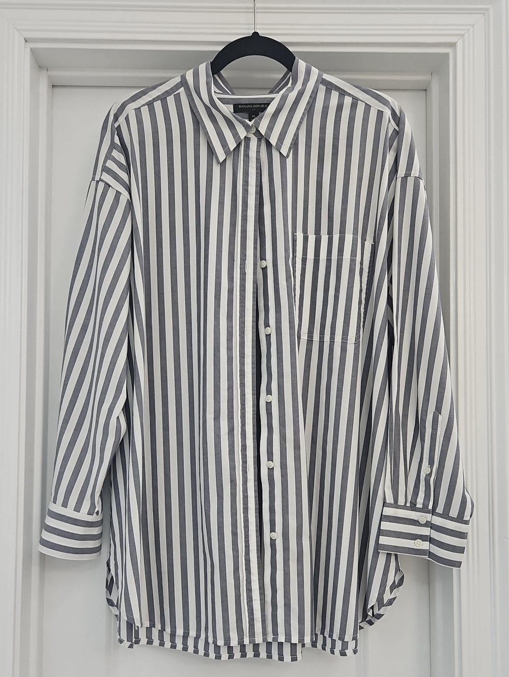 Banana Republic Gray & White Vertical Stripe Button-Down Shirt